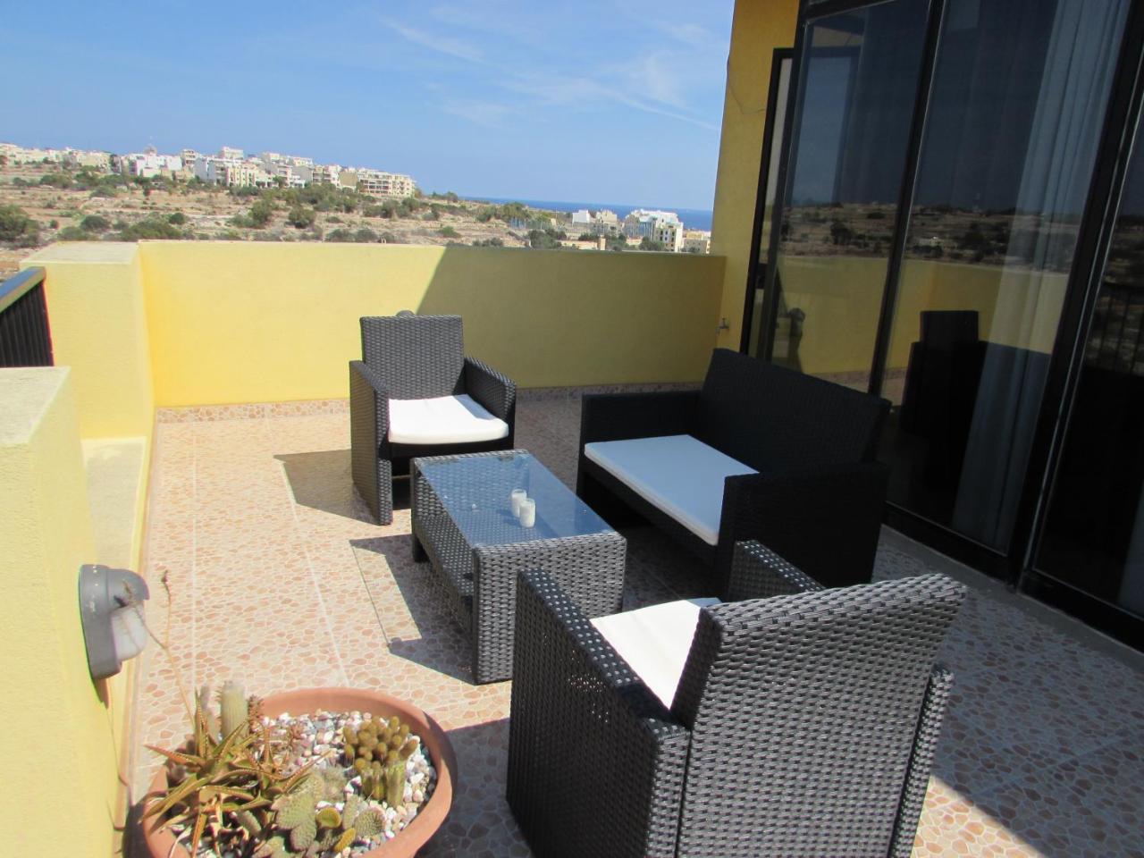 Апартаменти Panoramic Penthouse In Marsascala Which Enjoys Sea And Country Views Марсаскала Екстер'єр фото