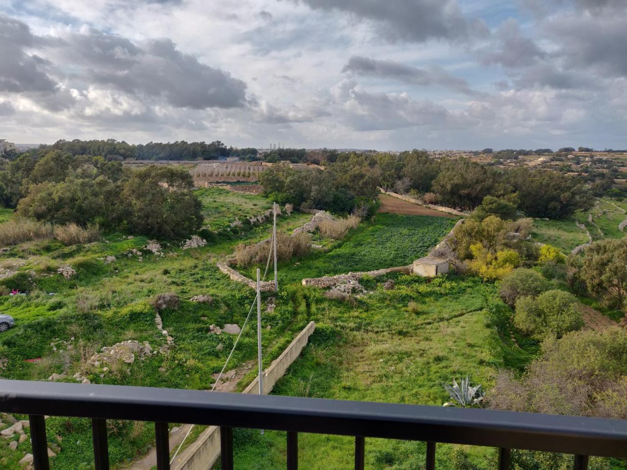 Апартаменти Panoramic Penthouse In Marsascala Which Enjoys Sea And Country Views Марсаскала Екстер'єр фото