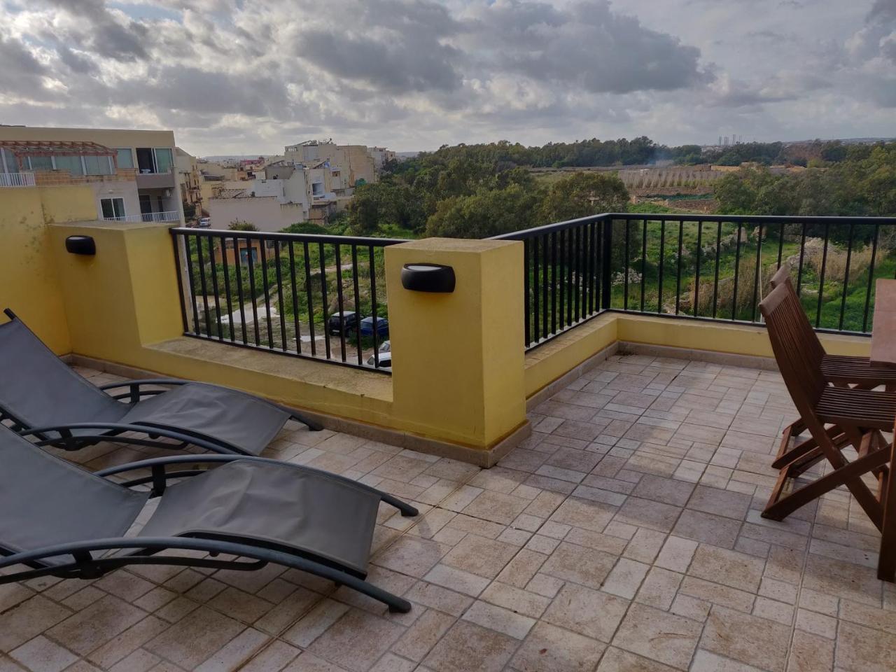 Апартаменти Panoramic Penthouse In Marsascala Which Enjoys Sea And Country Views Марсаскала Екстер'єр фото