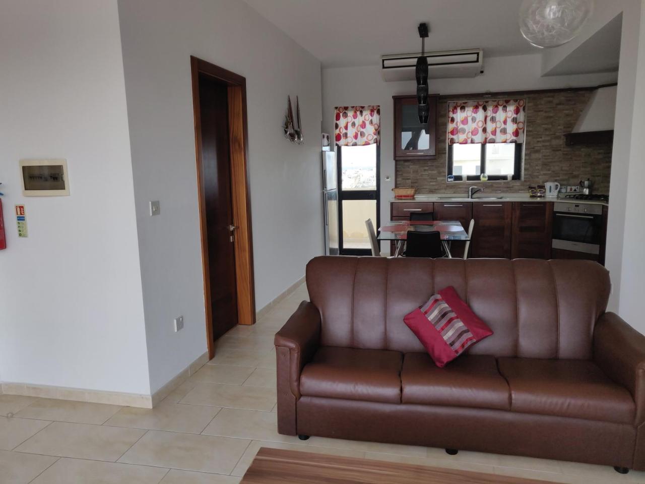 Апартаменти Panoramic Penthouse In Marsascala Which Enjoys Sea And Country Views Марсаскала Екстер'єр фото