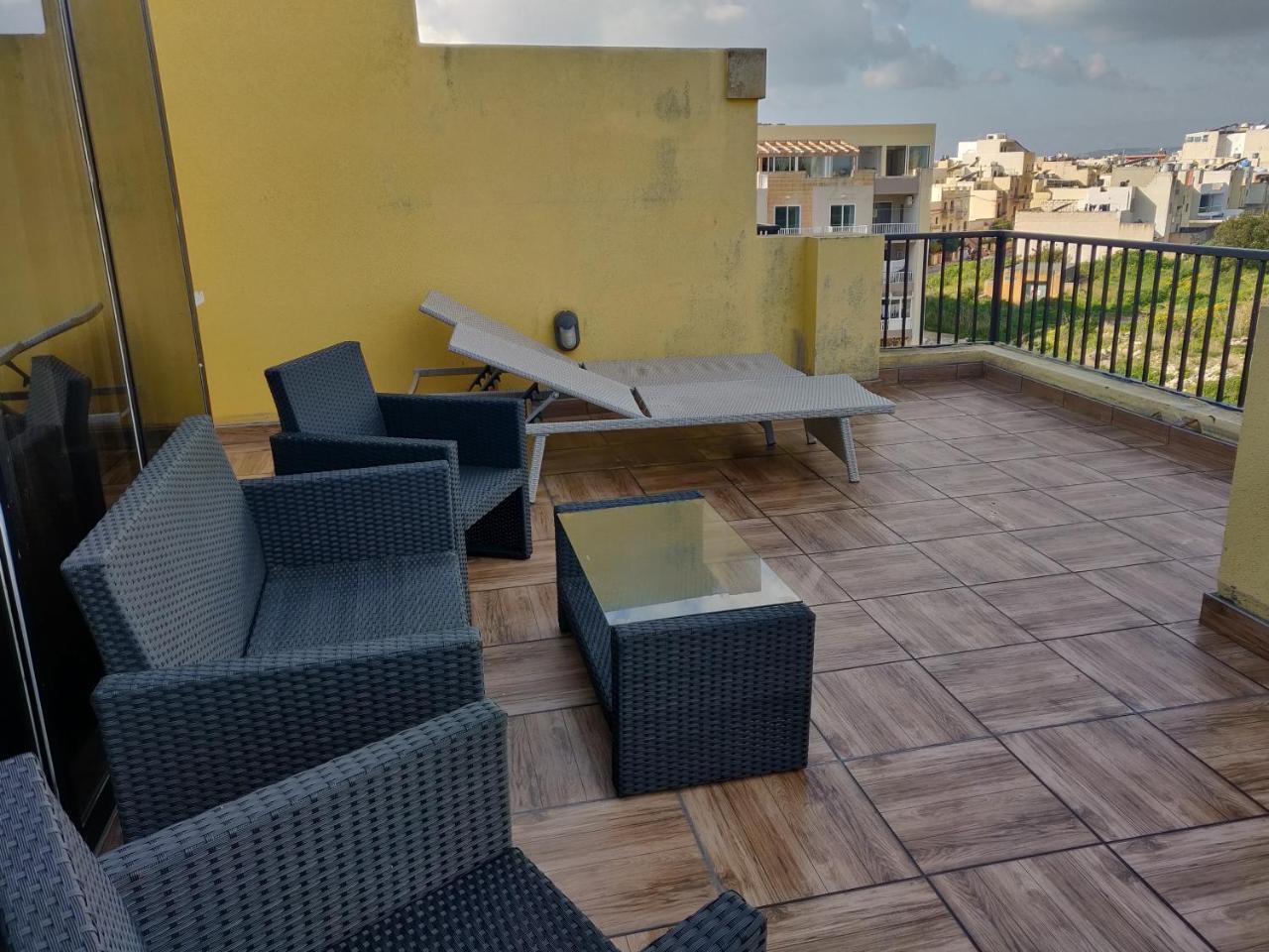 Апартаменти Panoramic Penthouse In Marsascala Which Enjoys Sea And Country Views Марсаскала Екстер'єр фото